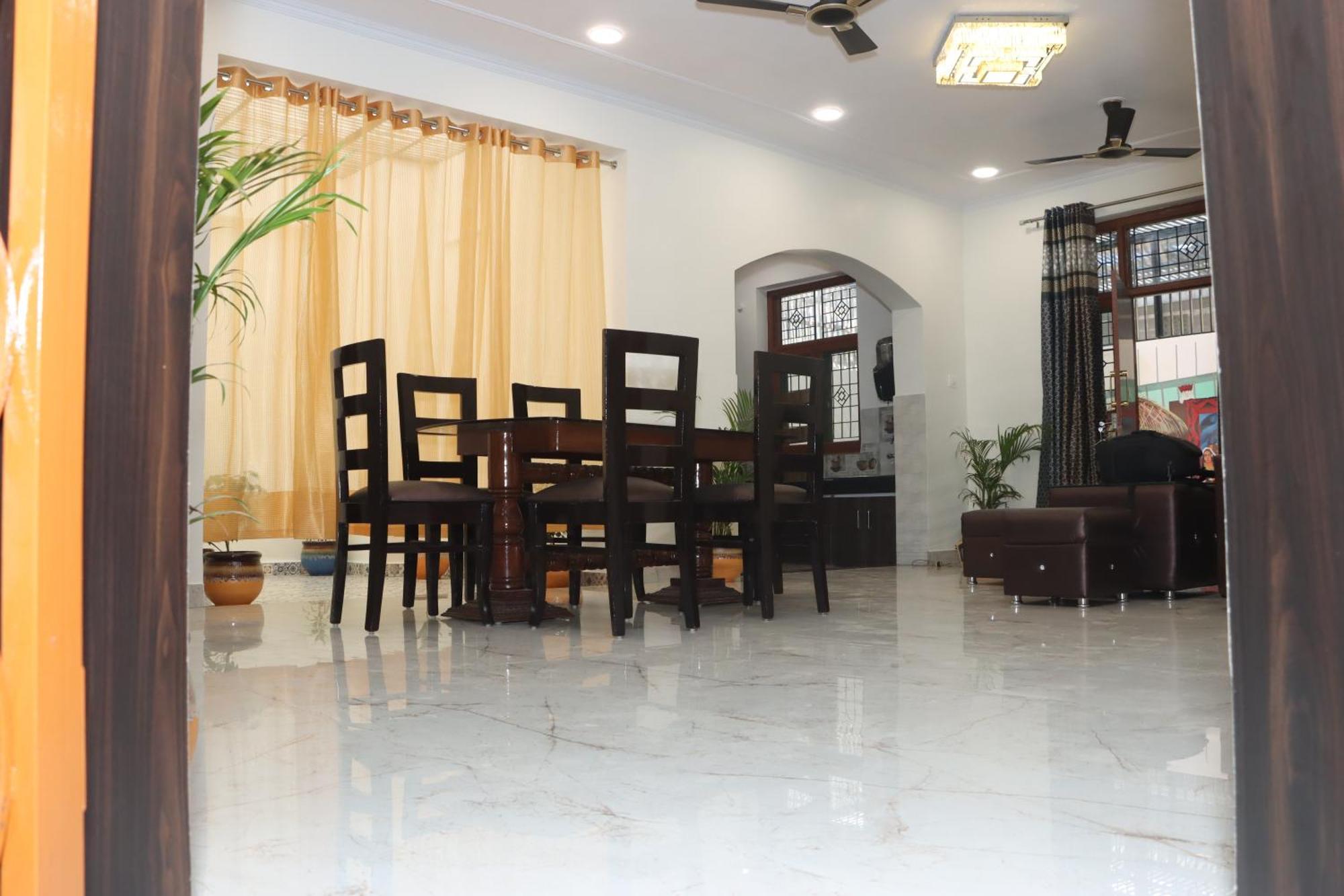 Villa Serene House With Peaceful Vibes à Greater Noida Extérieur photo