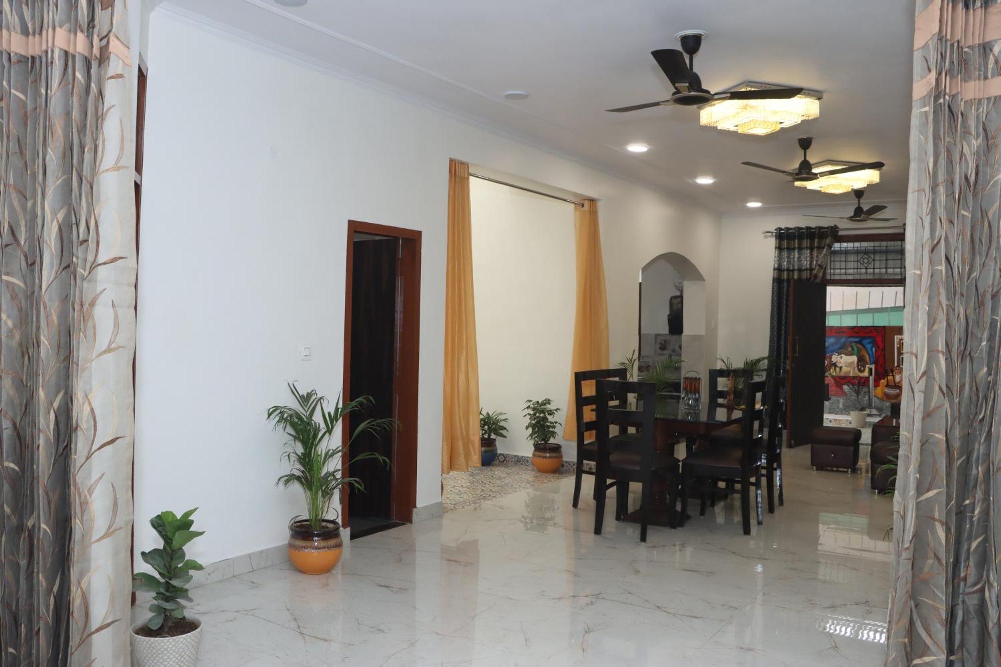 Villa Serene House With Peaceful Vibes à Greater Noida Extérieur photo
